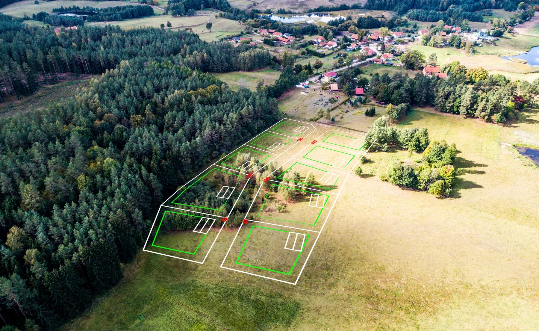 Widok z lotu ptaka na zieloną okolicę Letniska Mazurskiego
